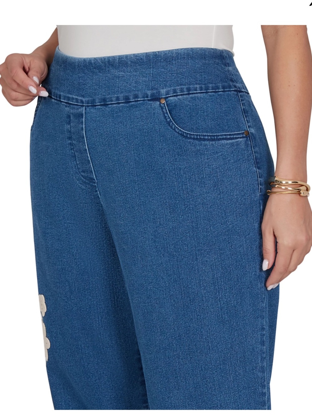 Alfred Dunner Blue Pull-On Crop Capris Jeans Plus 18 Floral Embroidery - Picture 5 of 11
